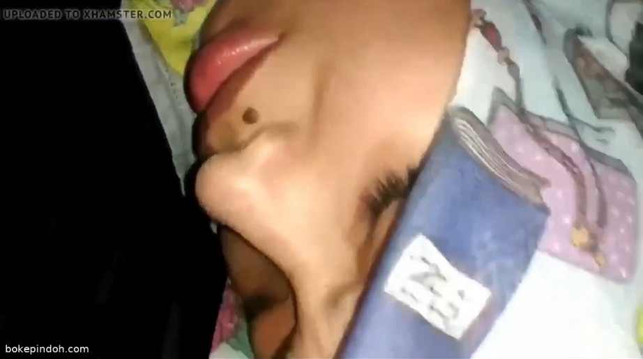 Bokep jilbab ngewe menjerit kesakitan